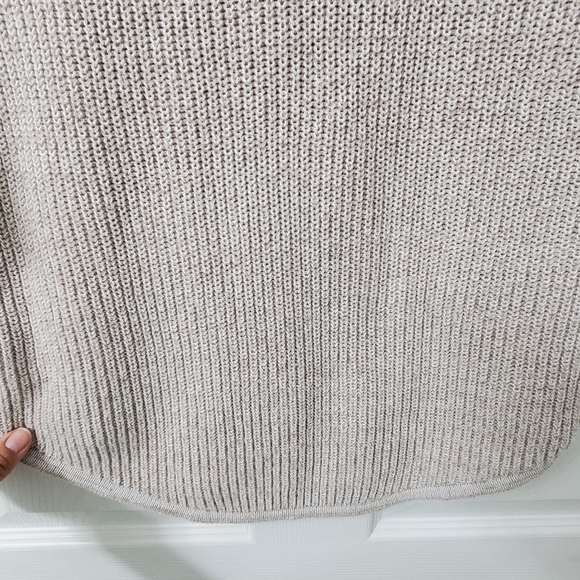 Express Women V-neck Cozy Cotton Oversized 3/4 Sleeve Sweater, Oatmeal, XS - Picture 4 of 5